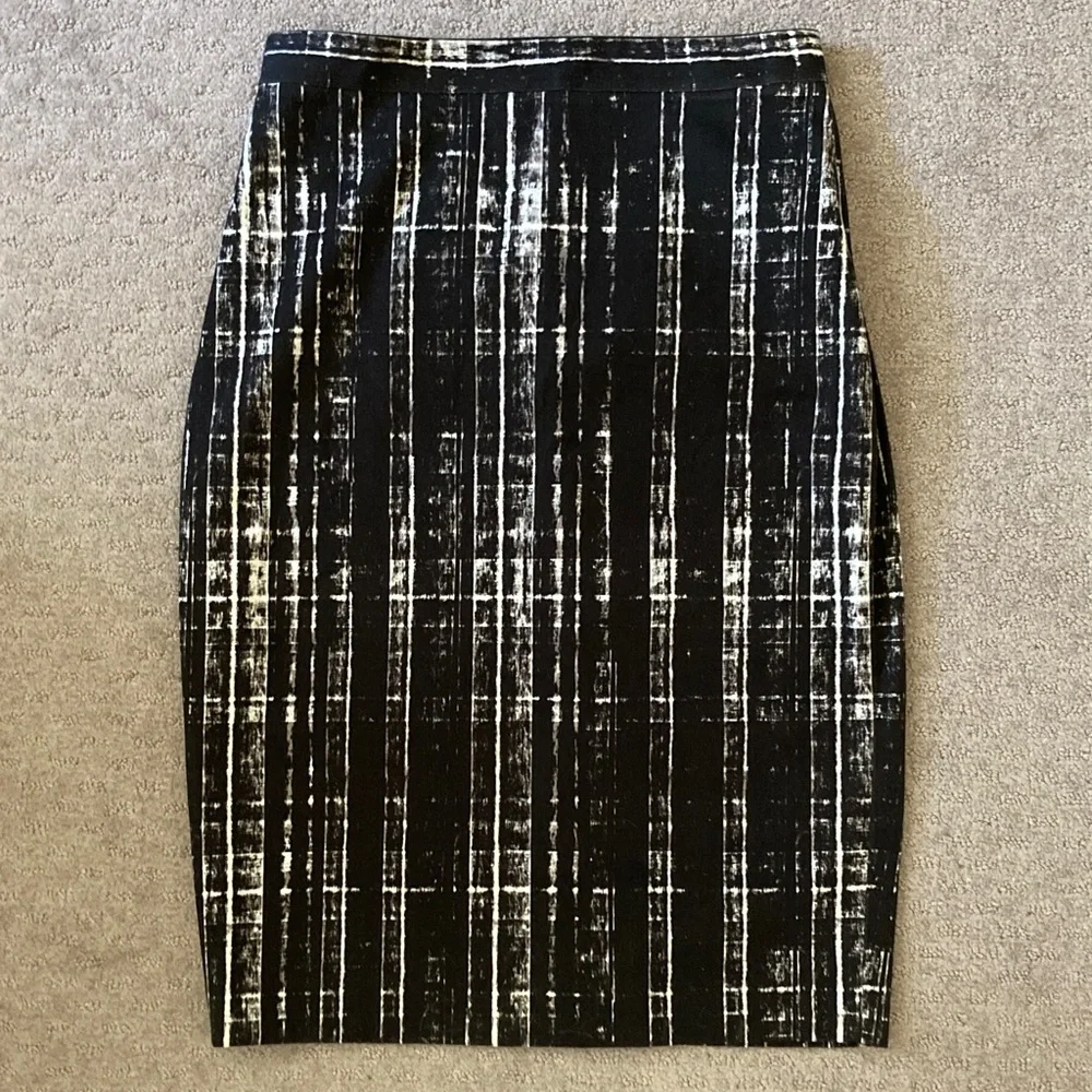 Banana Republic Black and White Pencil Skirt - Picture 1 of 8